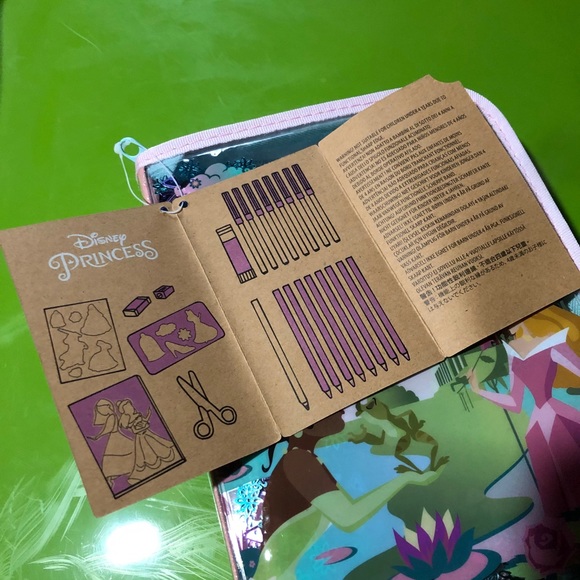 NWT Disney Princess art set - Picture 8 of 9